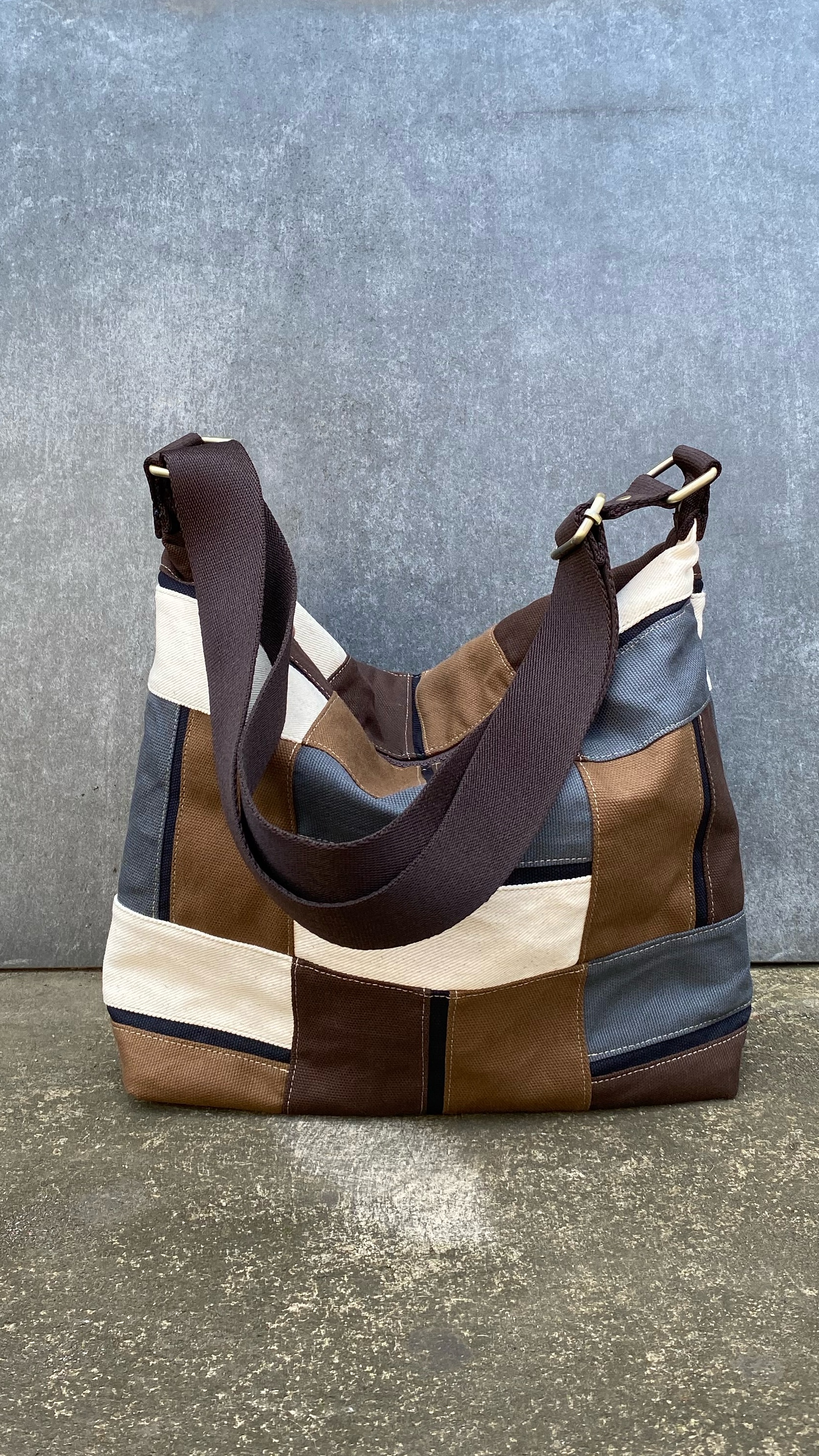 Ligar Hobo Bag