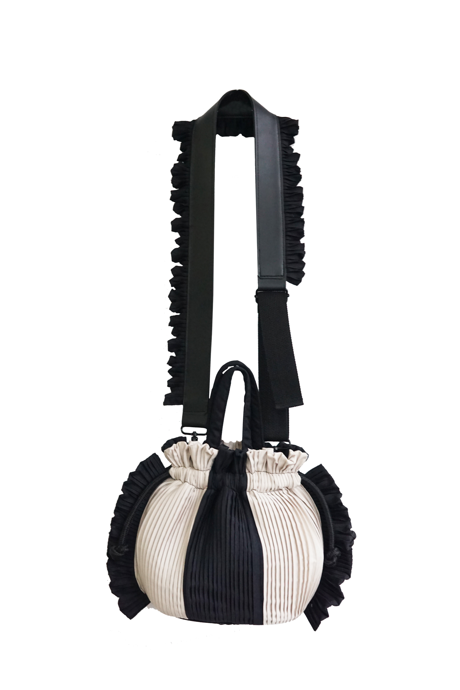 Mannequin Plastic Two Tone Pleated Bucket Bag - Black Cream