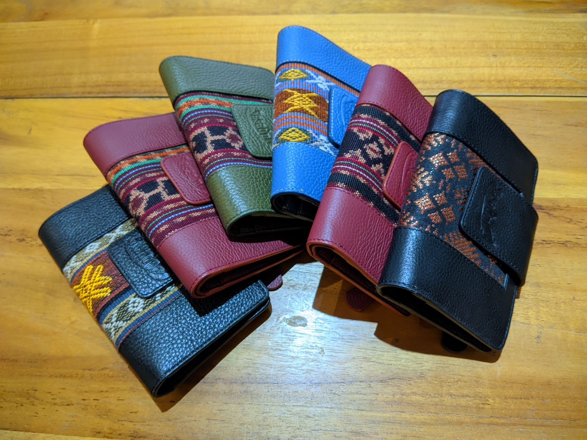 Dompet perempuan tenun
