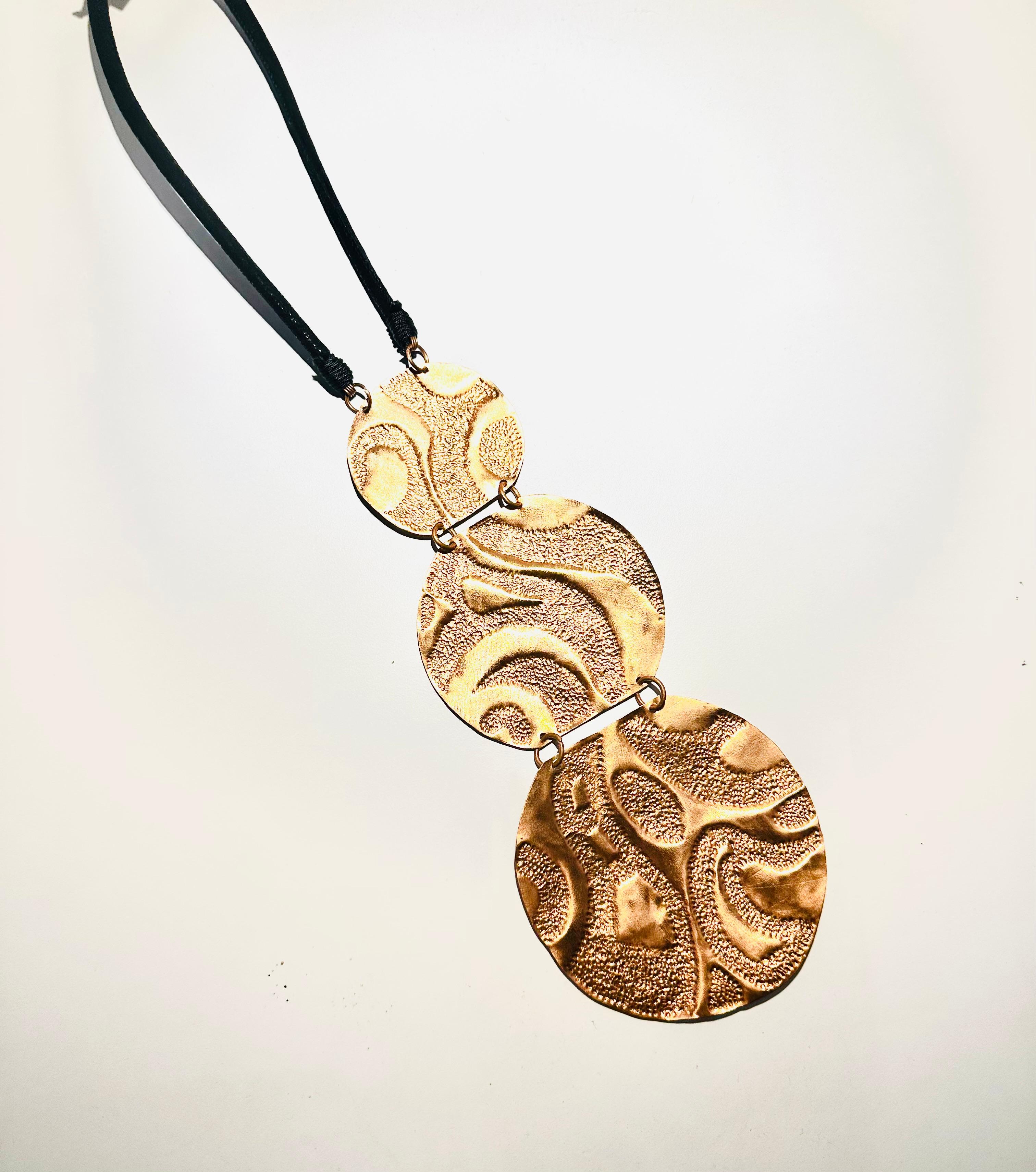 Kalung abstrak tradisional